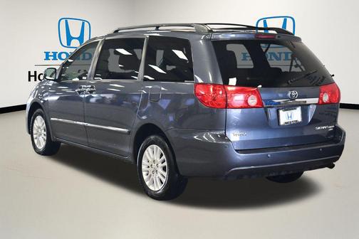 2010 Toyota Sienna XLE