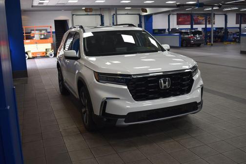 2025 Honda Pilot Touring 8-Passenger