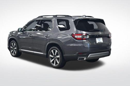 Gray Pearl 2024 Honda Pilot Touring 8-Passenger