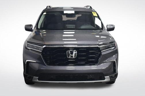 Gray Pearl 2024 Honda Pilot Touring 8-Passenger