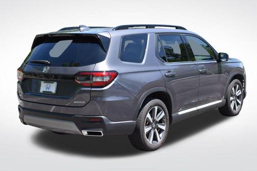 Gray Pearl 2024 Honda Pilot Touring 8-Passenger