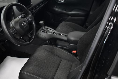 Crystal Black Pearl 2023 Honda HR-V LX