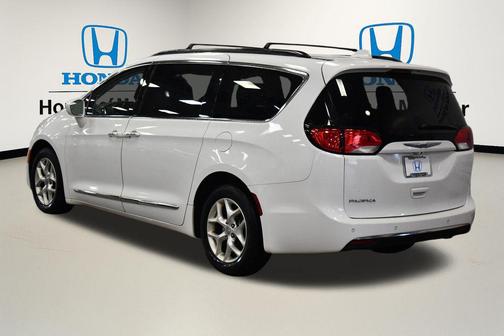 Bright White Clearcoat 2017 Chrysler Pacifica Touring-L