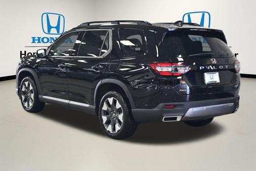 Crystal Black Pearl 2026 Honda Pilot Elite