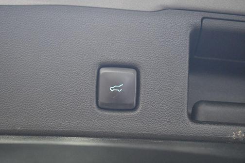 Iconic Silver Metallic 2022 Ford Escape SE