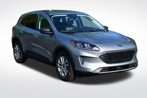 Iconic Silver Metallic 2022 Ford Escape SE