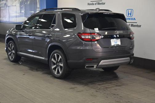 2025 Honda Pilot Touring 8-Passenger