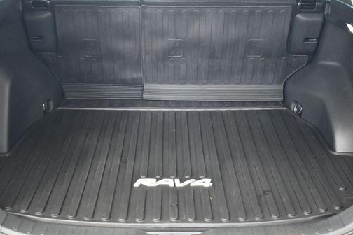 Ice Cap 2024 Toyota RAV4 LE