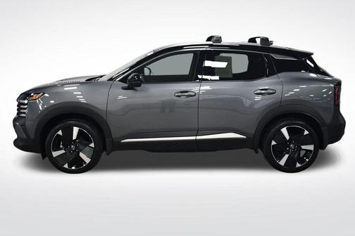 Gun Metallic/Super Black 2025 Nissan Kicks SR