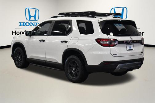 Platinum White Pearl 2026 Honda Pilot TrailSport