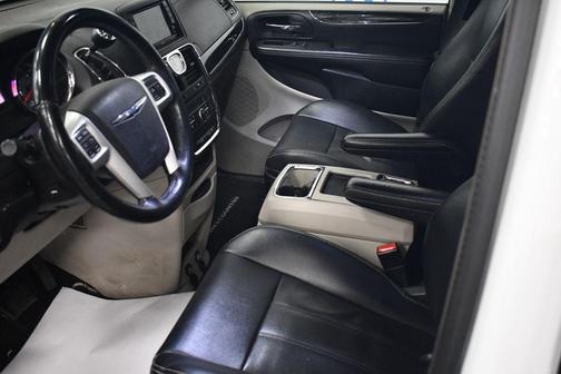 Bright White Clearcoat 2014 Chrysler Town & Country Touring-L