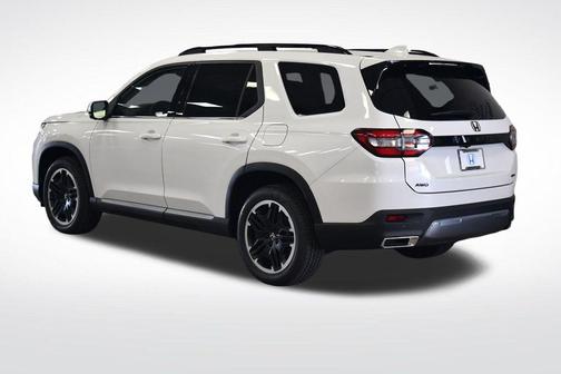 Platinum White Pearl 2026 Honda Pilot Touring 8-Passenger