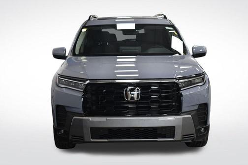 Sonic Gray Pearl 2026 Honda Pilot Touring 8-Passenger