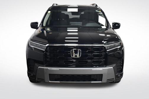 Crystal Black Pearl 2026 Honda Pilot Touring 8-Passenger