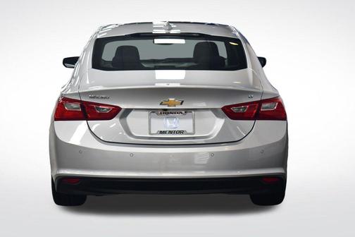 Silver Ice Metallic 2018 Chevrolet Malibu LT