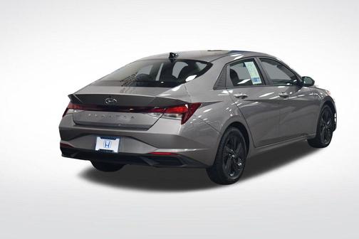 Fluid Metal 2022 Hyundai ELANTRA SEL