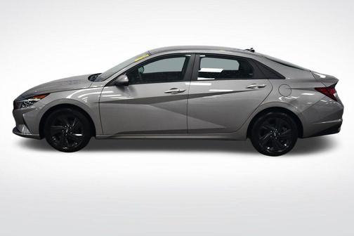 Fluid Metal 2022 Hyundai ELANTRA SEL