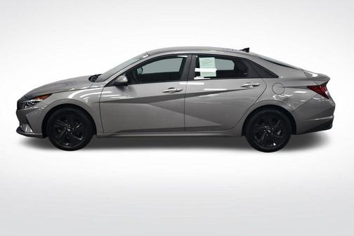 Fluid Metal 2022 Hyundai ELANTRA SEL
