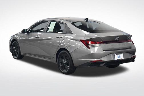 Fluid Metal 2022 Hyundai ELANTRA SEL