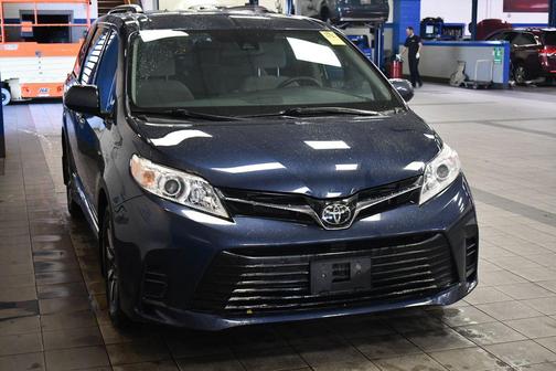 2020 Toyota Sienna LE