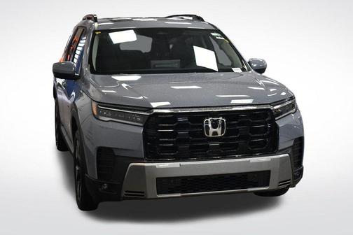 Sonic Gray Pearl 2026 Honda Pilot Touring 8-Passenger