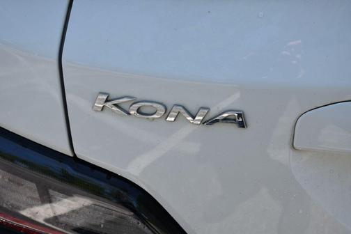 Lunar White 2022 Hyundai KONA SEL