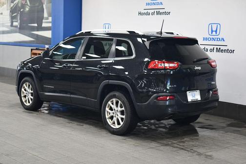 Brilliant Black Crystal Pearlcoat 2016 Jeep Cherokee Latitude