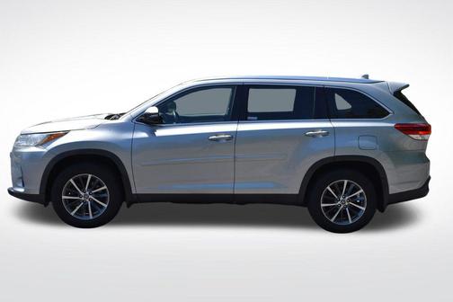 Celestial Silver Metallic 2019 Toyota Highlander XLE