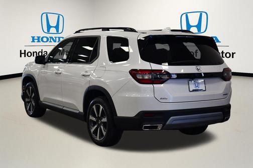 2025 Honda Pilot Touring 8-Passenger