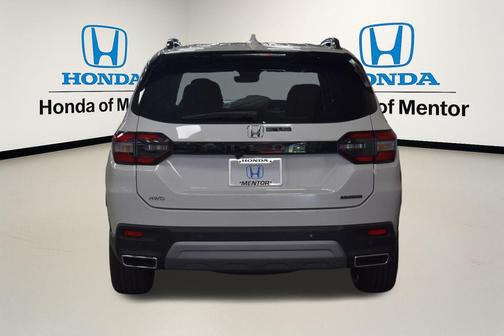 2025 Honda Pilot Touring 8-Passenger