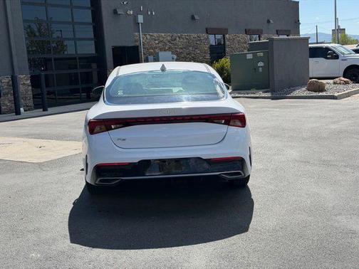 Glacial White Pearl 2022 Kia K5 LXS
