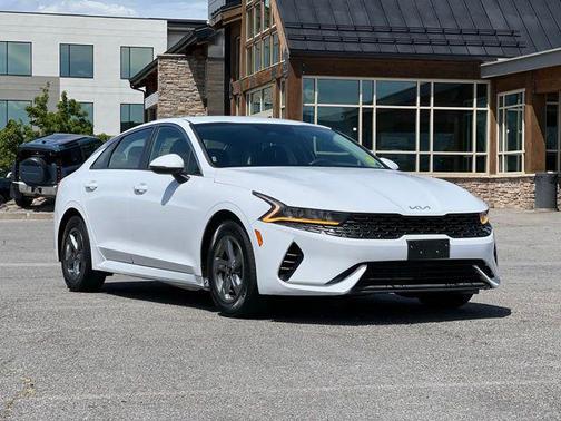 Glacial White Pearl 2022 Kia K5 LXS