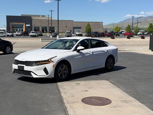 Glacial White Pearl 2022 Kia K5 LXS