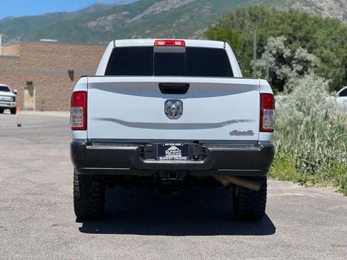 Bright White Clearcoat 2022 RAM 2500 Tradesman Crew Cab 4x4 6'4' Box