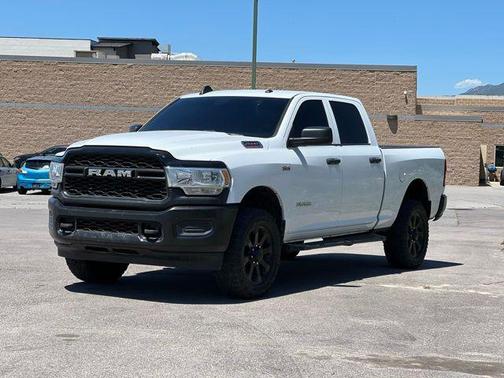 Bright White Clearcoat 2022 RAM 2500 Tradesman Crew Cab 4x4 6'4' Box