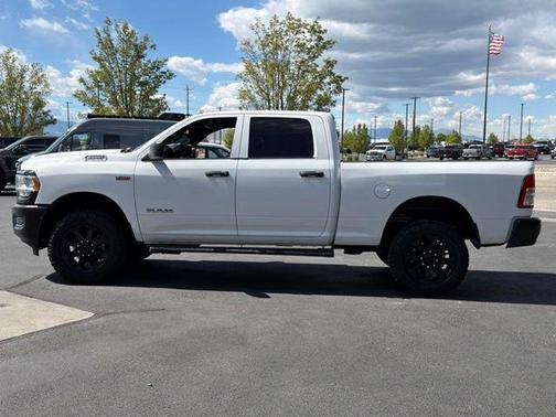 Bright White Clearcoat 2022 RAM 2500 Tradesman Crew Cab 4x4 6'4' Box