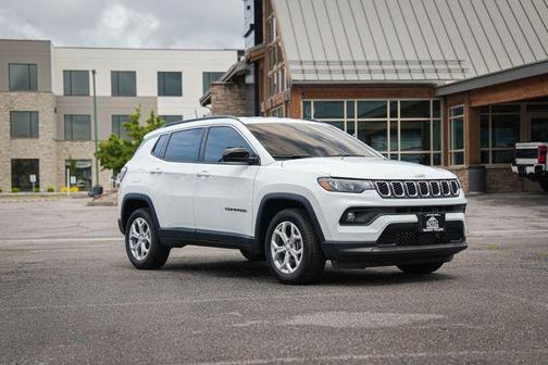 Bright White Clearcoat 2024 Jeep Compass Latitude