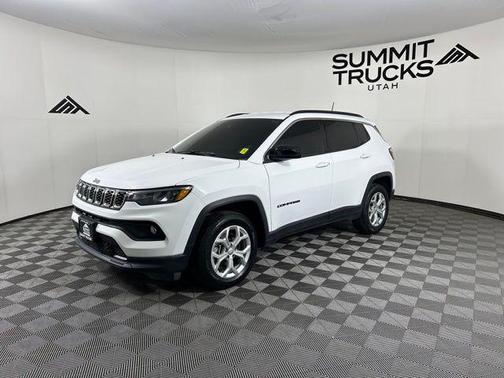 Bright White Clearcoat 2024 Jeep Compass Latitude