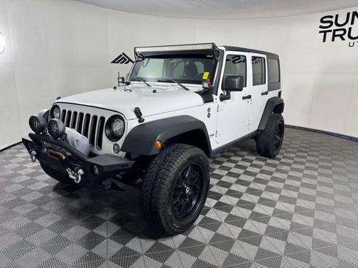 Bright White Clearcoat 2018 Jeep Wrangler JK Unlimited Willys Wheeler W