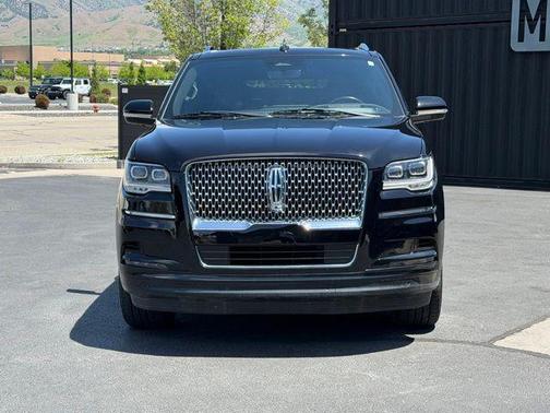 Black Metallic 2024 Lincoln Navigator Reserve