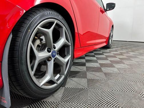 Race Red 2017 Ford Focus ST