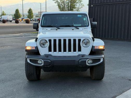 Bright White Clearcoat 2023 Jeep Wrangler 4-Door Sahara