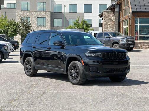 Diamond Black Crystal Pearlcoat 2024 Jeep Grand Cherokee L Altitude
