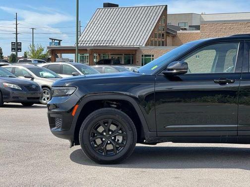 Diamond Black Crystal Pearlcoat 2024 Jeep Grand Cherokee L Altitude