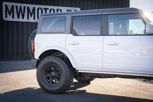 Oxford White 2024 Ford Bronco Outer Banks