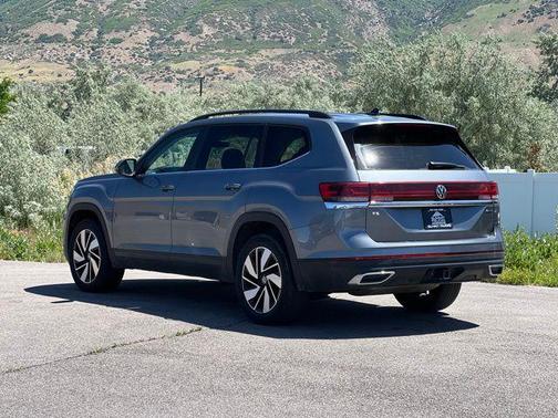 Silver Mist Metallic 2024 Volkswagen Atlas 2.0T SE w/Technology 4MOTION