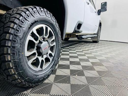 Summit White 2024 GMC Sierra 3500 SLE