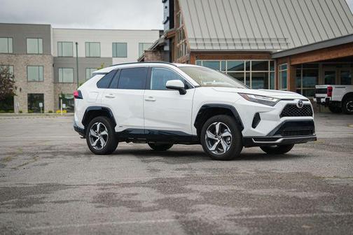 Wind Chill Pearl/Midnight Black Metallic 2025 Toyota RAV4 Hybrid SE
