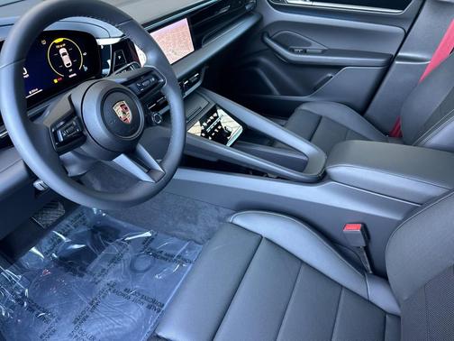 2025 Porsche Macan 4