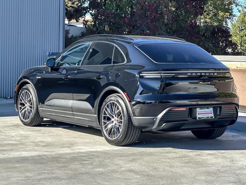 2025 Porsche Macan 4